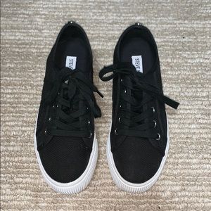 Steve madden sneakers!!